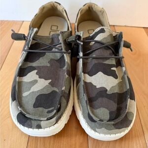 Hey Dude Wendy Camo—Size 8